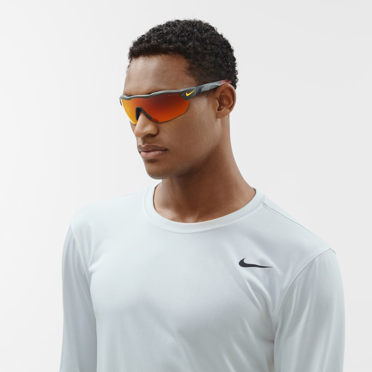 Nike Show X3 Elite L Mirrored Lifestyle Image